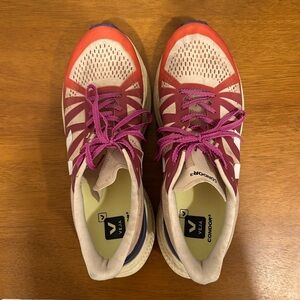 Veja condor3- size 10.5. Clean/new insoles (as I use custom) otherwise some wear